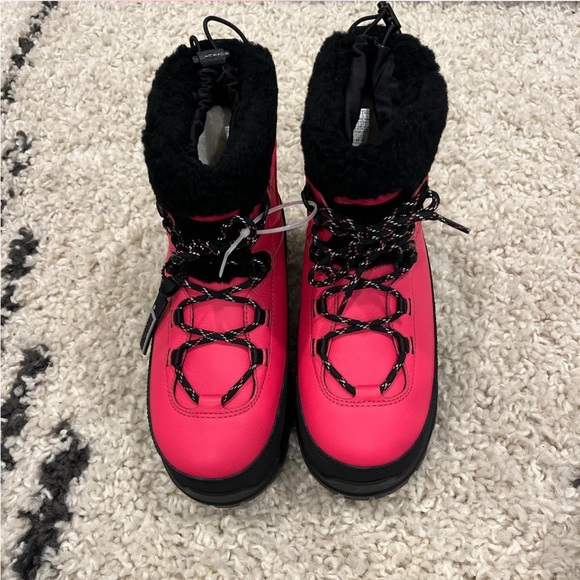 UGG Boots - Picture 5 of 8